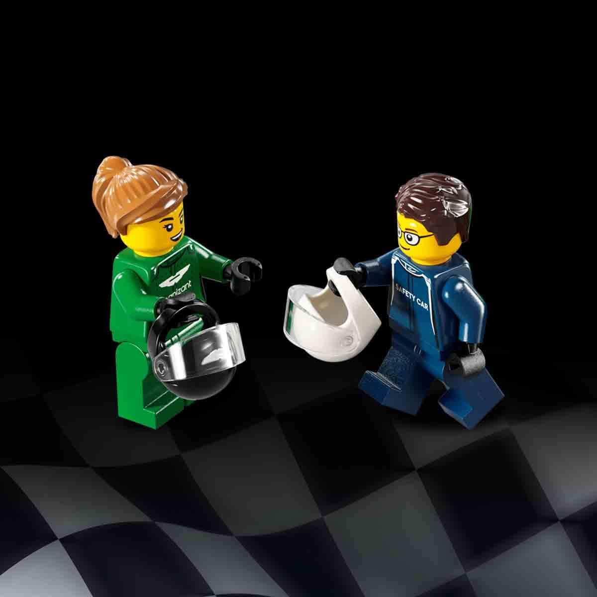 Lego 76925 Speed Champions Aston Martin Safety Car and AMR23
