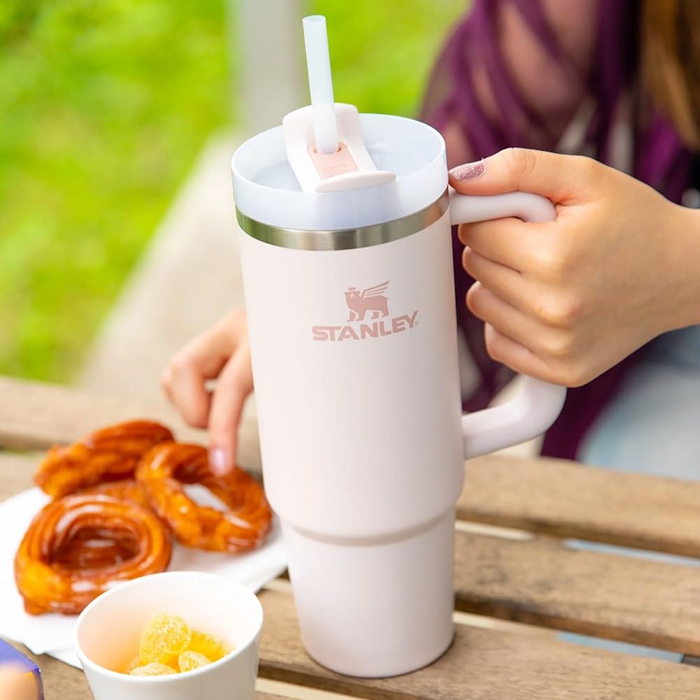 Stanley H2.0 Vacuum Quencher, 0.88 L (0.88 L), Cream, 2.0, Cold Insulation, Durable, Straw Water Bottle, Summer, Outdoors, Dishwasher Safe