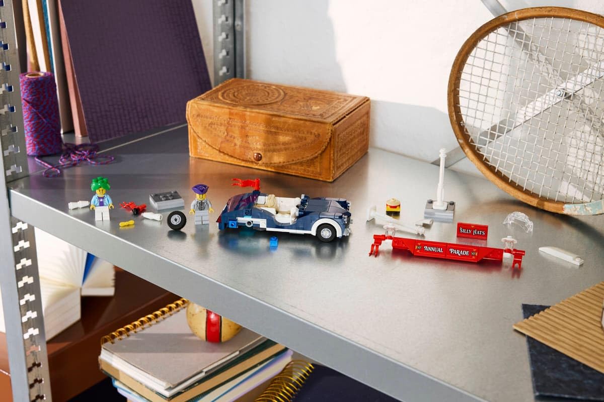 LEGO Vintage Parade Car Building Set 40913 – Classic Car Display Model with Minifigure, Collectible Vehicle Toy, Gift Fans