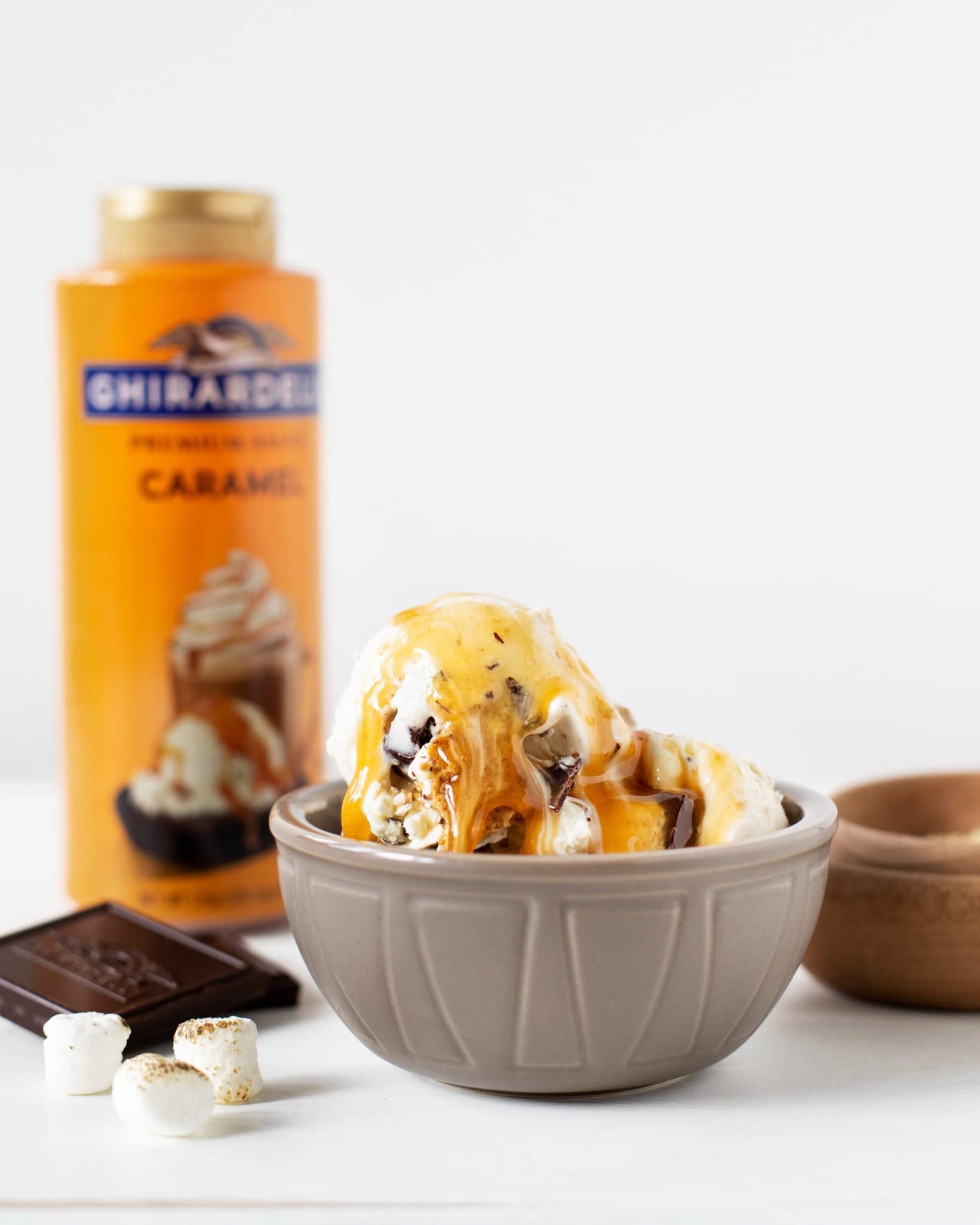 Ghirardelli Caramel Flavored Sauce 17 oz. bottle