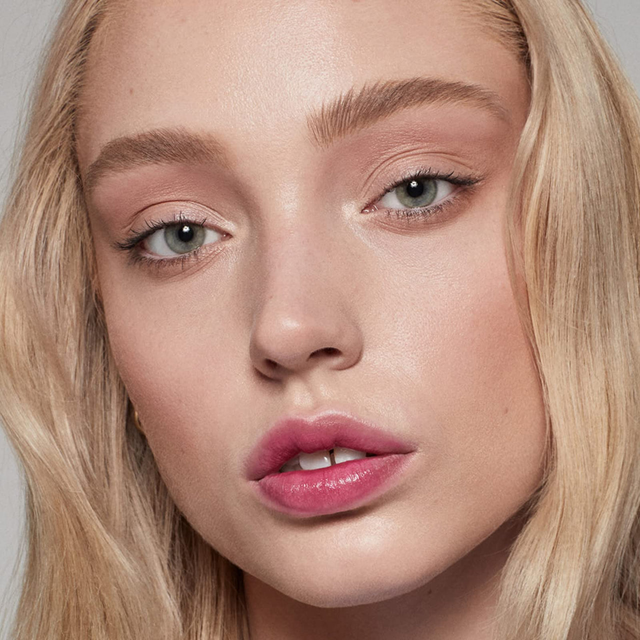 Kosas Brow Pop - Longwear Eyebrow Makeup, Dual-Sided Defining Pencil with Castor Oil for Soft, Natural Look of Real Hair - Honey Blonde