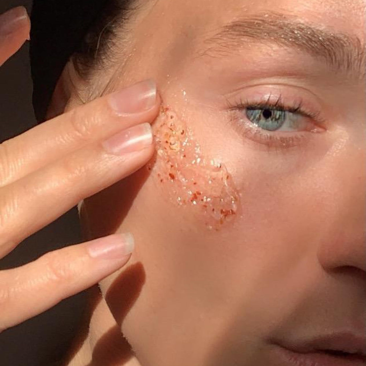 Summer Fridays R+R Mask - Brightening + Hydrating Face Mask with Restorative Natural Oils & Bulgarian Rose - Gently Buffs Dry Skin for a Petal - Soft Glow (2.25 Oz)