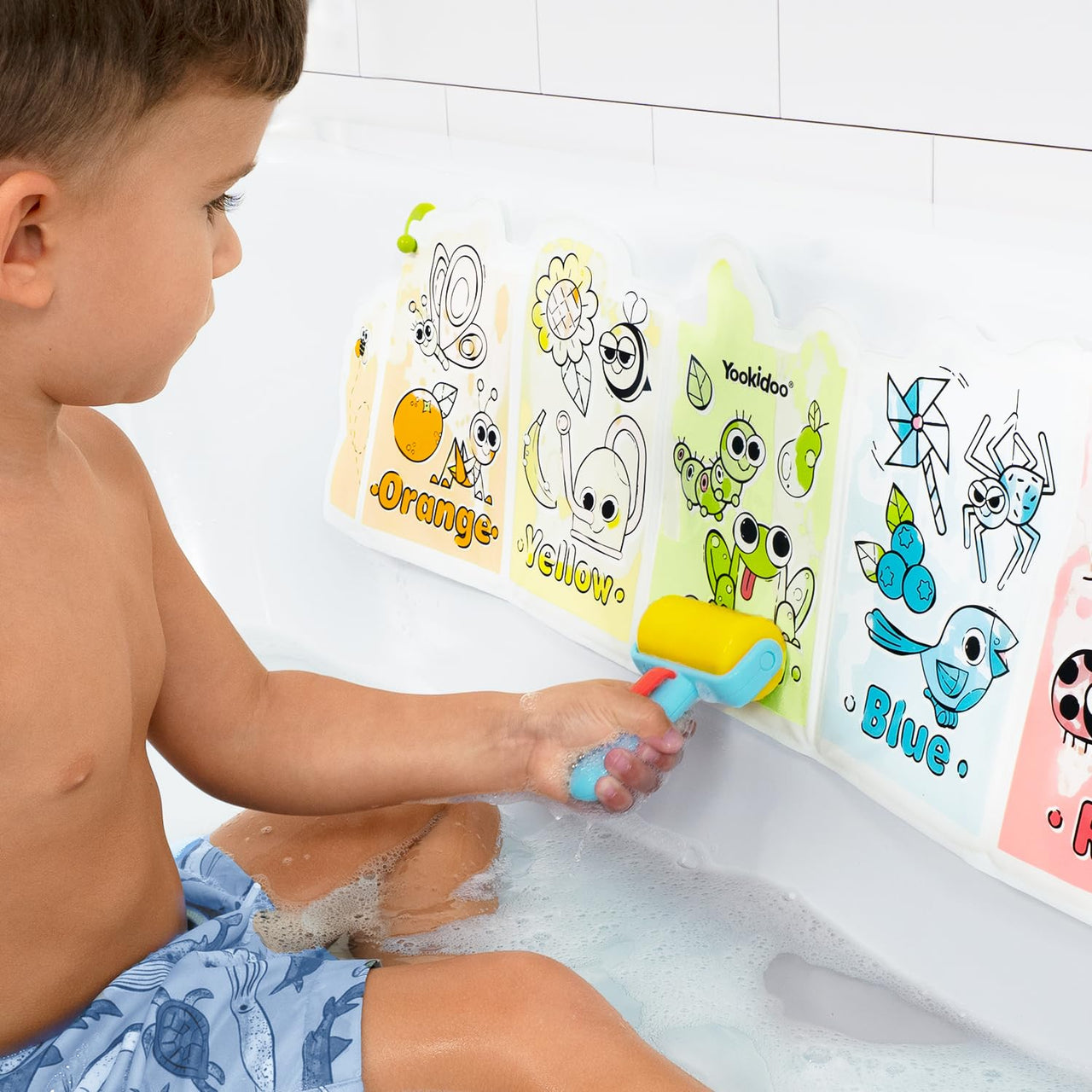 Yookidoo Spray 'N' Roll Magic Book - Mess-Free Water Activated Painting Game, Reusable Color Reveal Bath Toy, Fine Motor Skills Gift for Toddlers & Babies 18 Months+