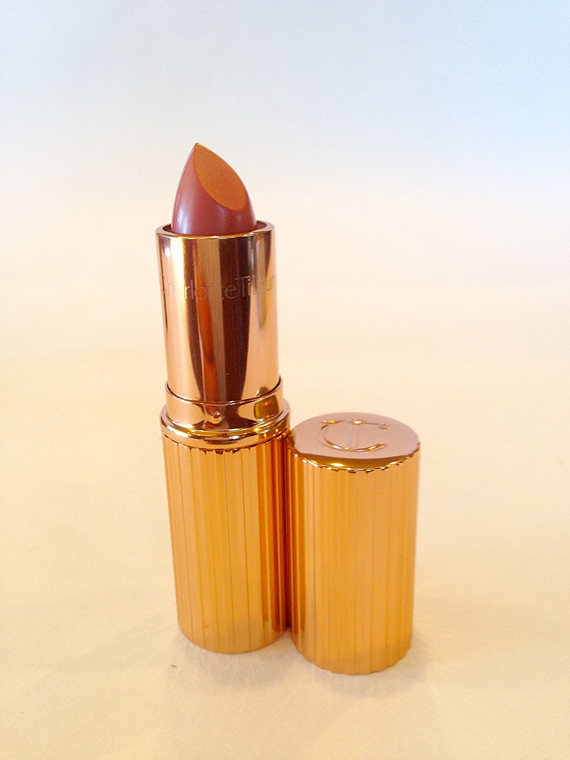 Charlotte Tilbury KISSING Lipstick Bitch Perfect