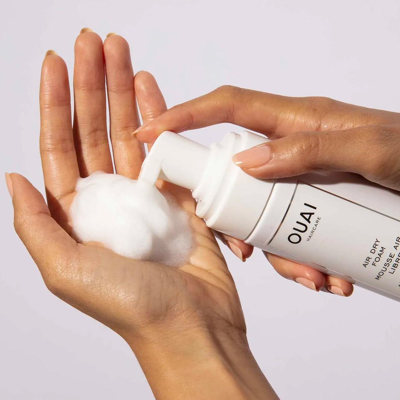 OUAI Air Dry Foam - Hair Mousse for Curly Hair & Beach Waves - Conditioning & Detangling With Kale and Carrot Extract - Paraben, Phthalate and Sulfate Free Curly Hair Products (4 Oz)