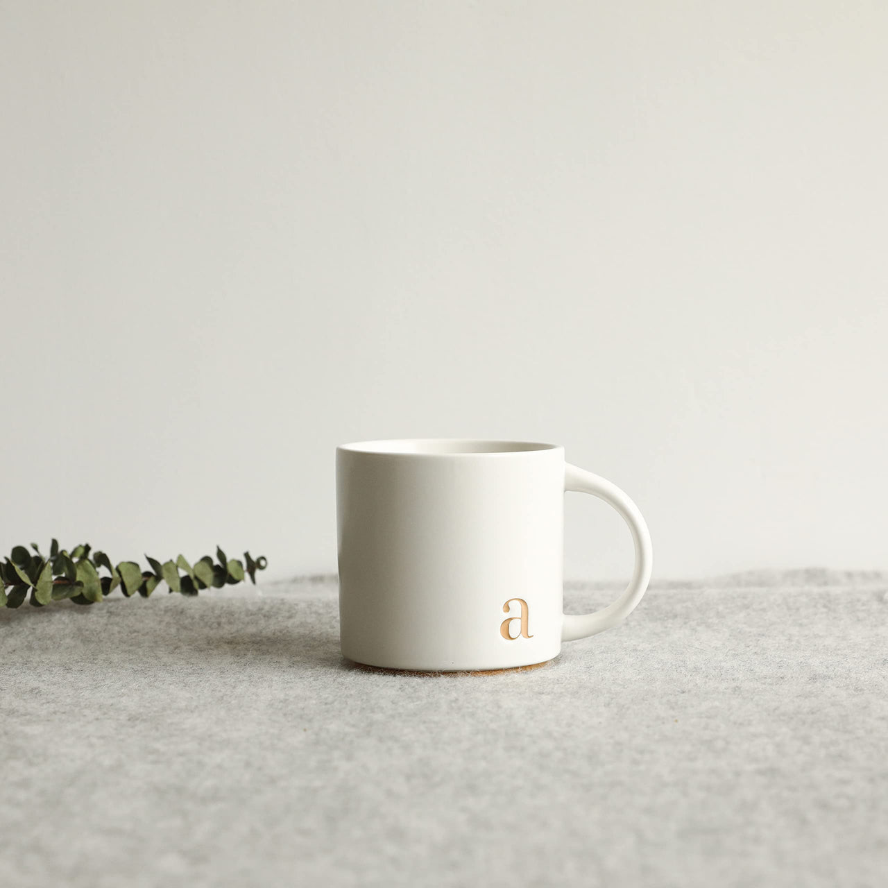 COLLECTIVE HOME - Monogram Ceramic Mugs, 15 oz Golden Initial Coffee Cups, Elegant Alphabet Tea Mugs, Elegant Personalized Mug with Gift Box, Luxurious Cups for Office and Home (a)