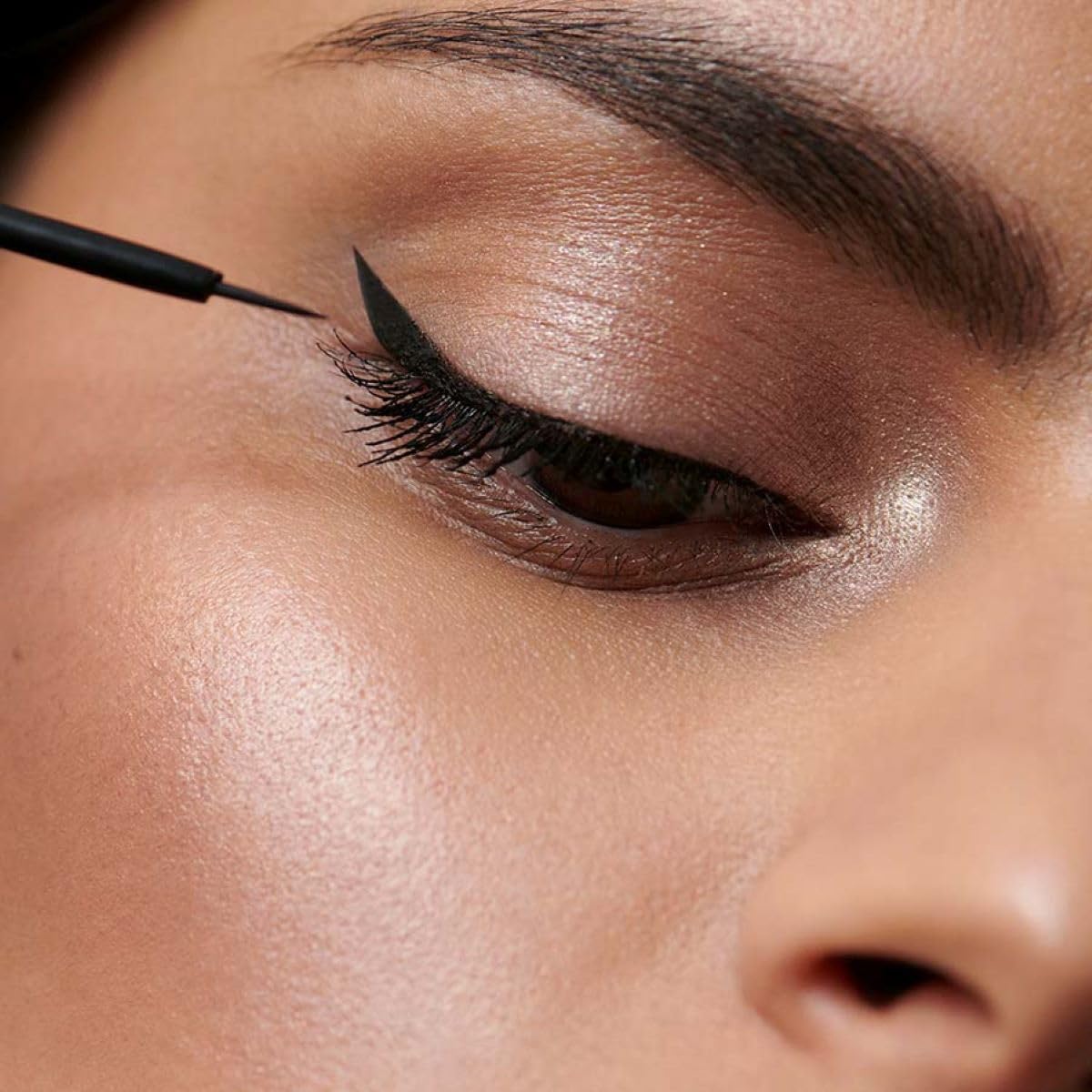 Dr. Hauschka Liquid Eyeliner 01, Black, Natural, Mineral, Winged, Cat-Eye, Water Resistant, Long-lasting, 0.14 fl oz