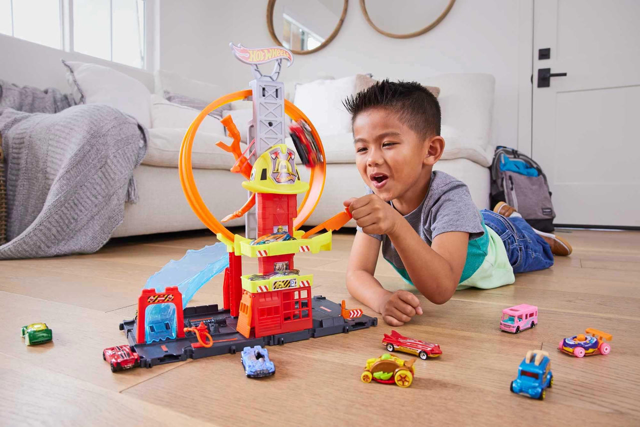 Hot Wheels City Super Loop Fire Station Playset & 1 Toy Car
