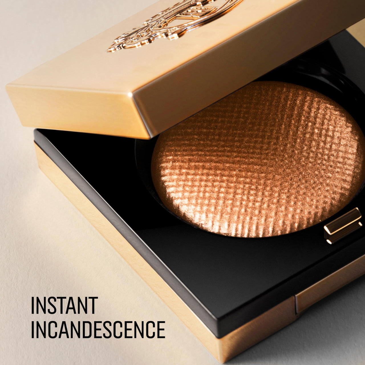 Bobbi Brown Luxe Eyeshadow | Multidimensional, Metallic Shimmer Eyeshadow for Instant Impact, 0.09 Ounce, Moonstone