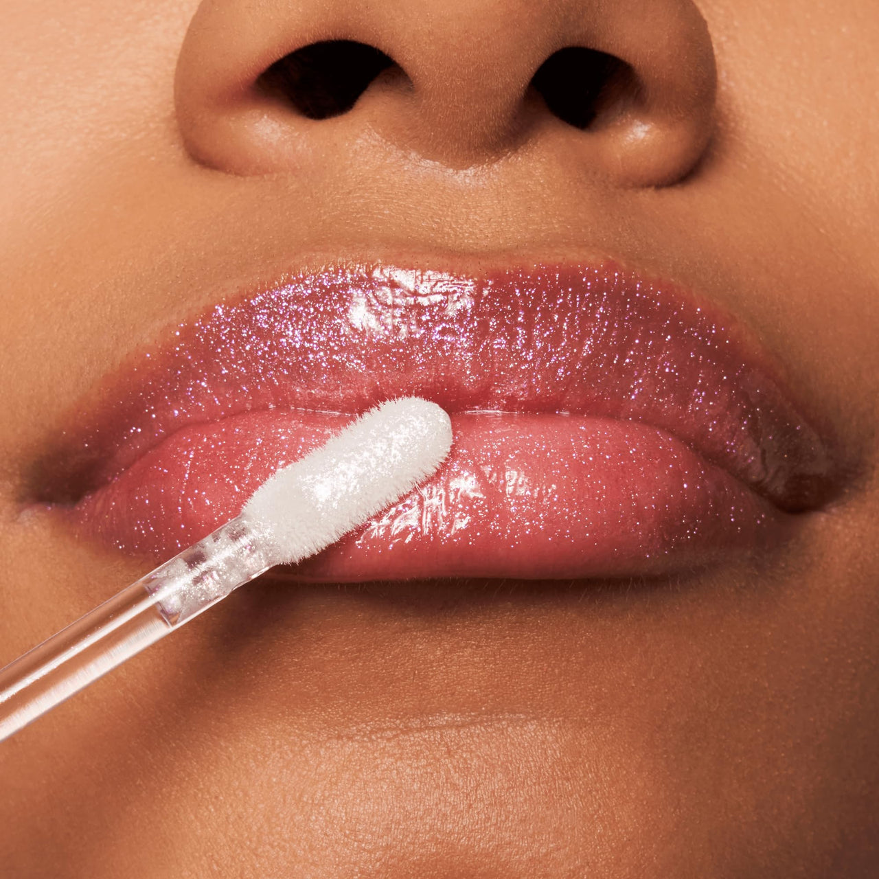 essence | Meta Glow Multi-Reflective Lip Gloss | Iridescent Shimmer, Holographic, Non-Sticky & Comfortable | Vegan & Cruelty Free (01 | Cyber Space)