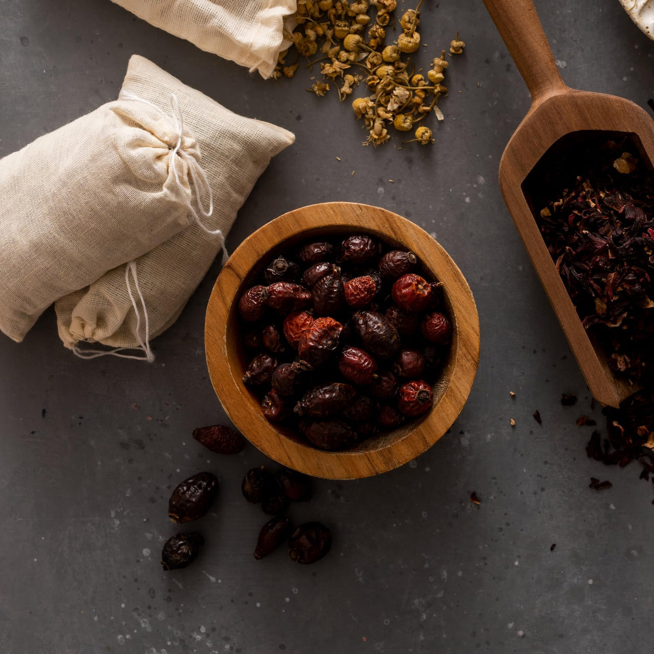 Frontier Co-op Organic Whole Rosehips - Dried Rose Hips for Tea, Powder, Oil and More - Kosher | 16 Ounce (Pack of 1)
