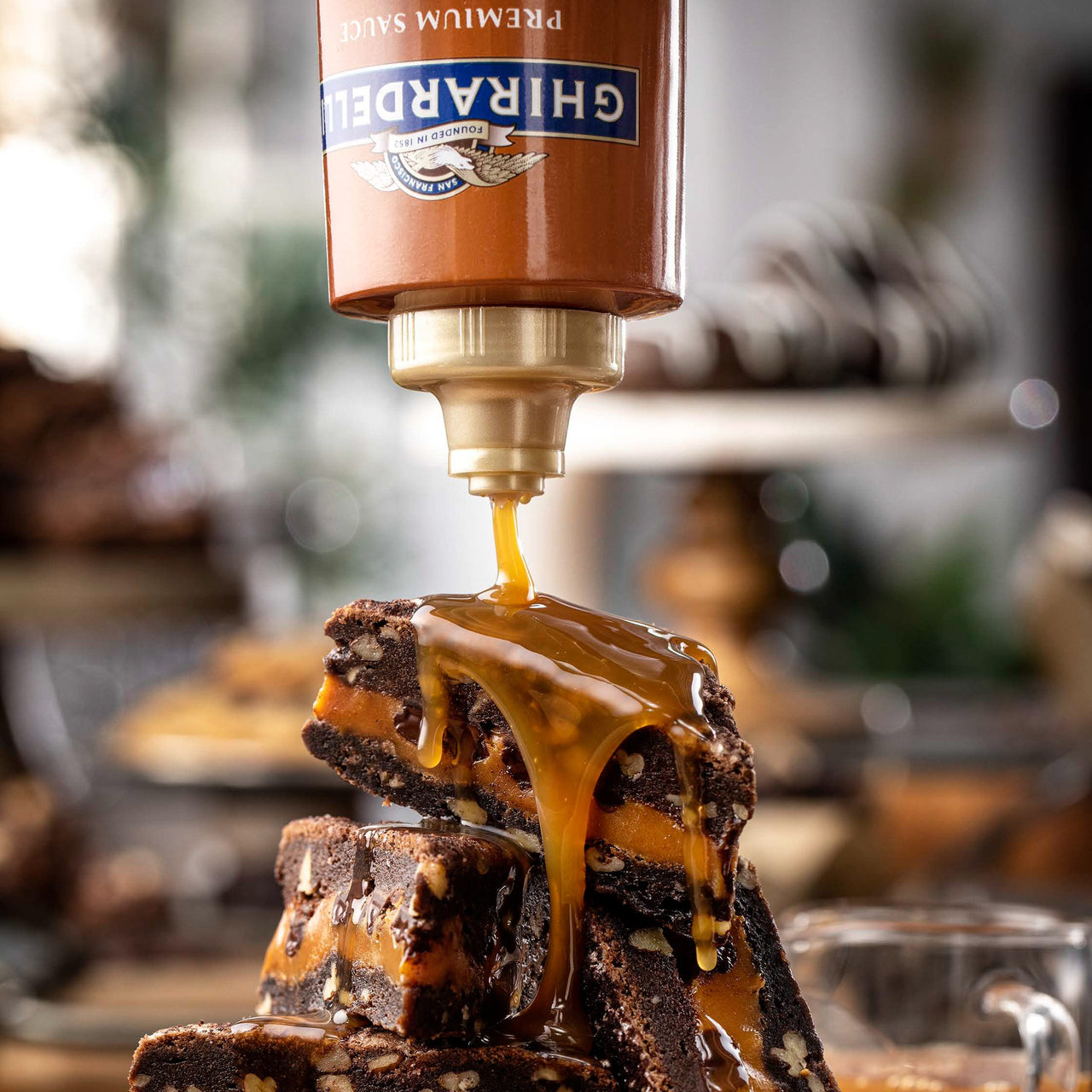 Ghirardelli Caramel Sauce, 87.3 oz (5 lb 7.3 oz) Bottle with Ghirardelli Stamped Barista Spoon & Pump