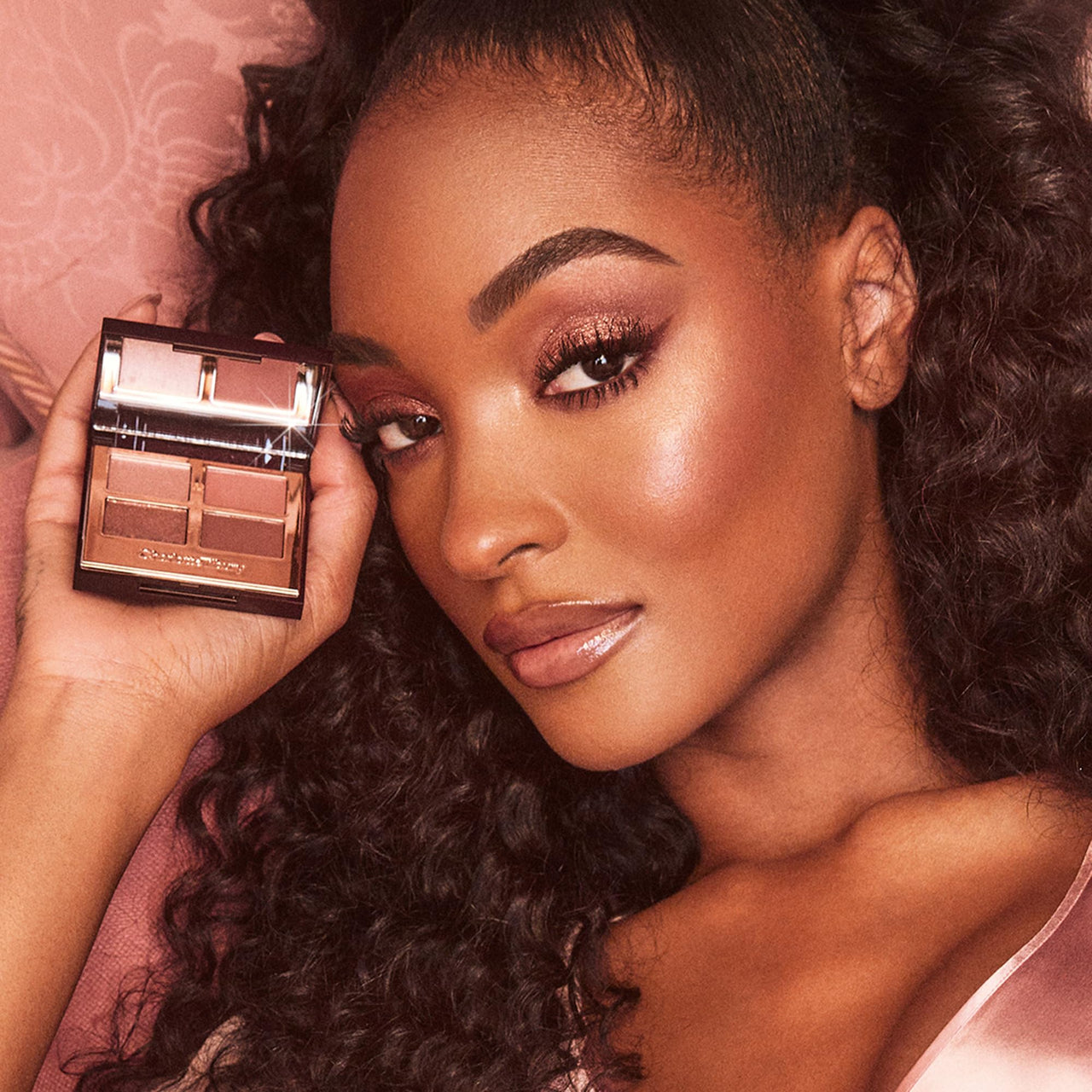 Charlotte Tilbury Luxury Palette Eyeshadow - Shimmer, Metallic & Satin Matte Eyeshadow Quad with a Rich Powder Formula - Includes 4 Complementary Shades - Pillow Talk Dreams