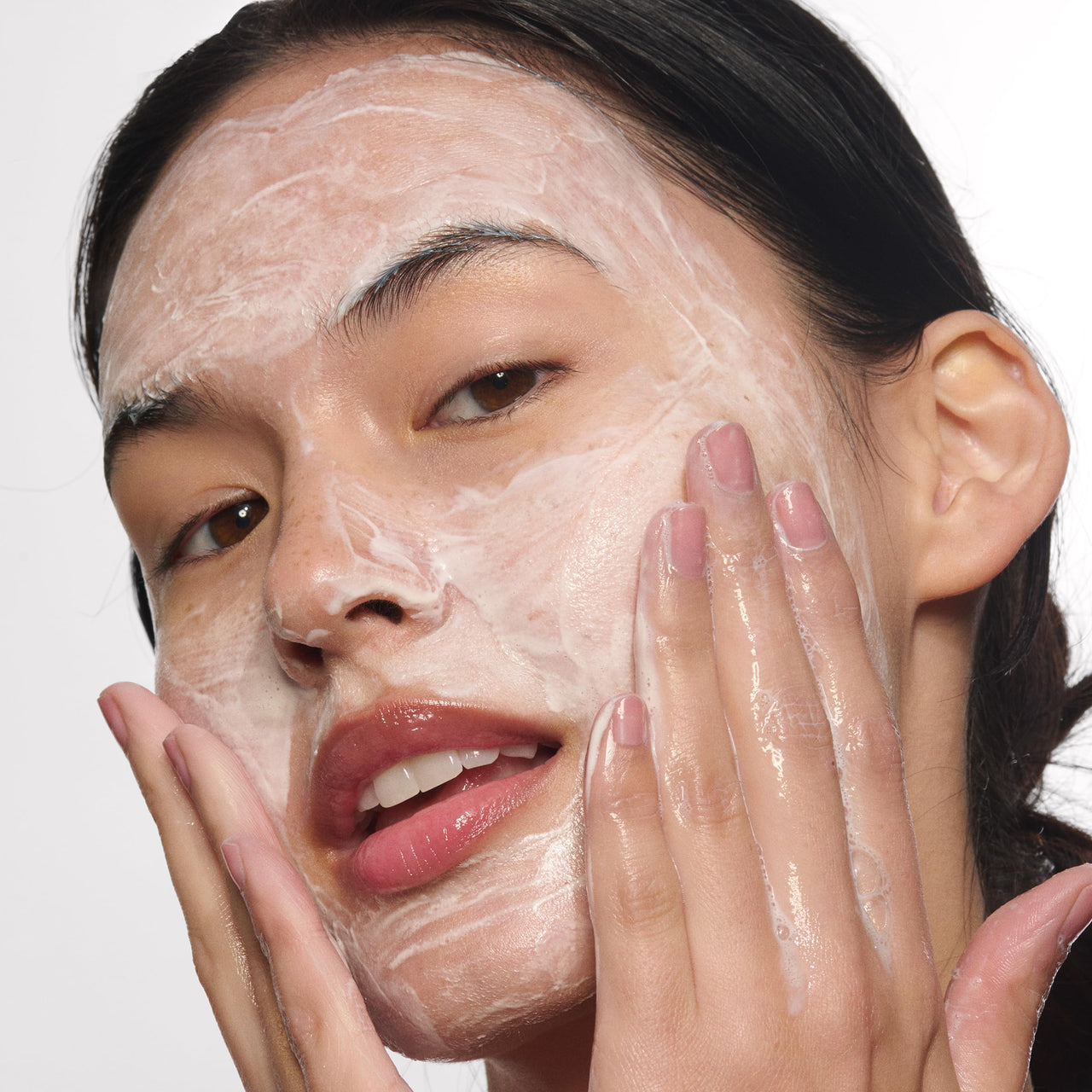 Clarins NEW Soothing Gentle Foaming Face Cleanser | Cleanses, Soothes, and Comforts | Contains Nourishing Shea Butter | Soap-Free| SLS-Free| Very Dry or Sensitive Skin Types | 4.2 Ounces