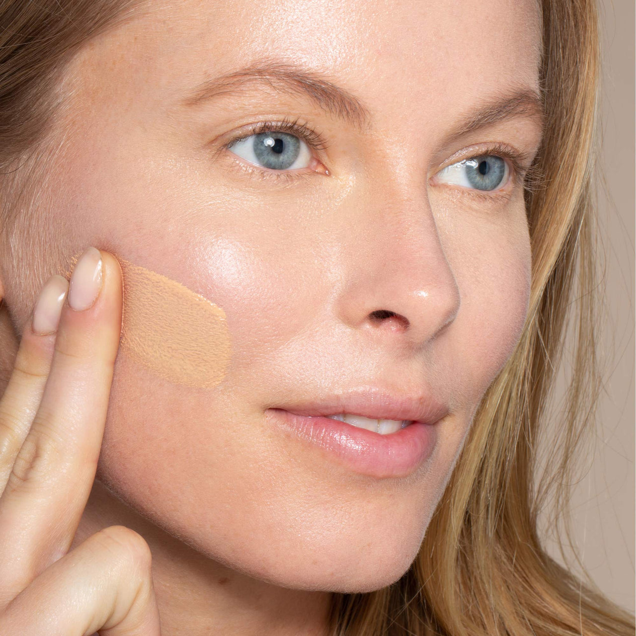 ILIA - True Skin Serum Foundation | Non-comedogenic, Cruelty-Free, Vegan, Weightless Feel, Buildable Coverage, Safe For Sensitive Skin (Bowen SF4)