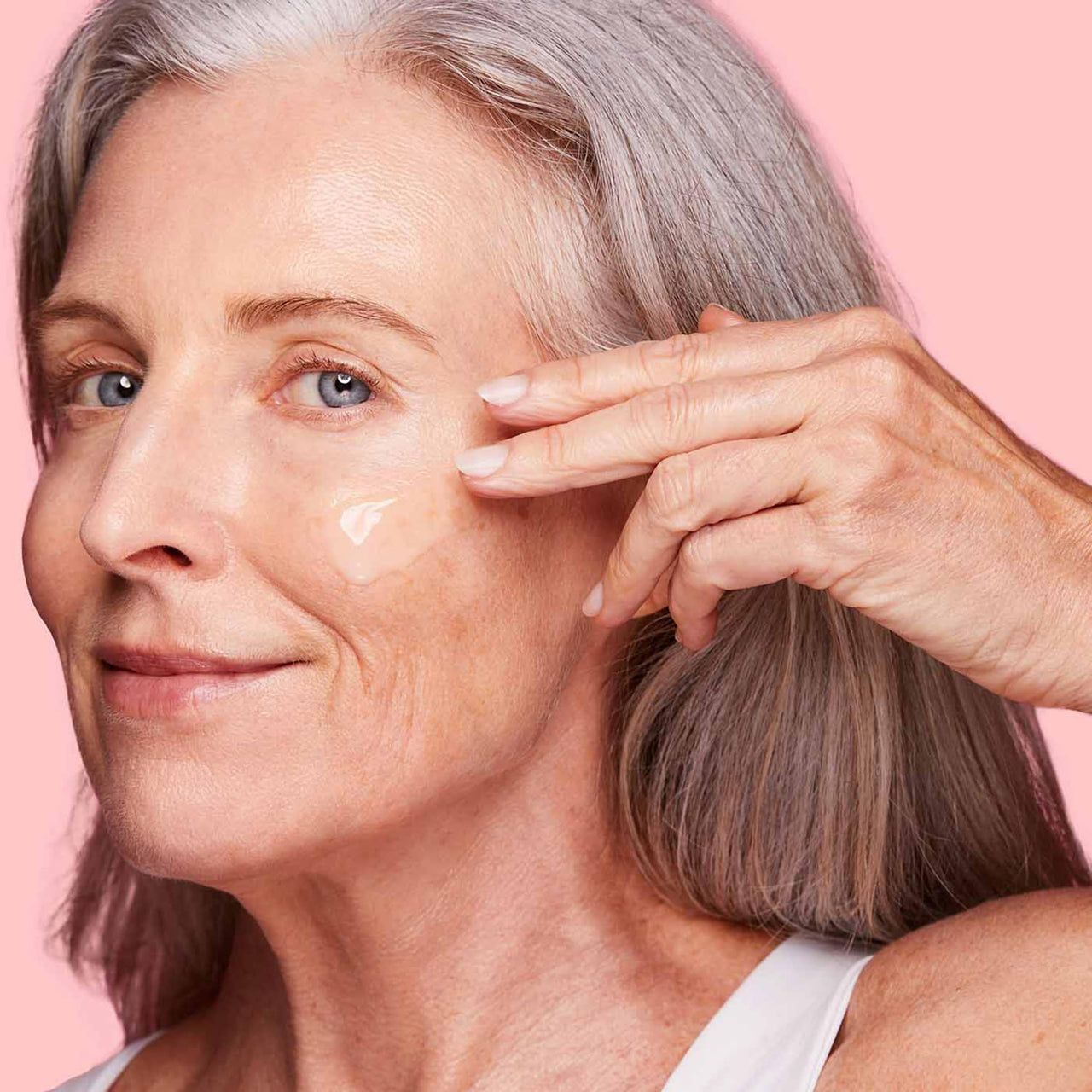 Clarins Super Restorative Remodelling Anti-Aging Serum For Mature Skin Weakened By Hormonal Changes | Replenishes,Illuminates and Helps Visibly Define Facial Contours |Targets Dark Spots and Wrinkles