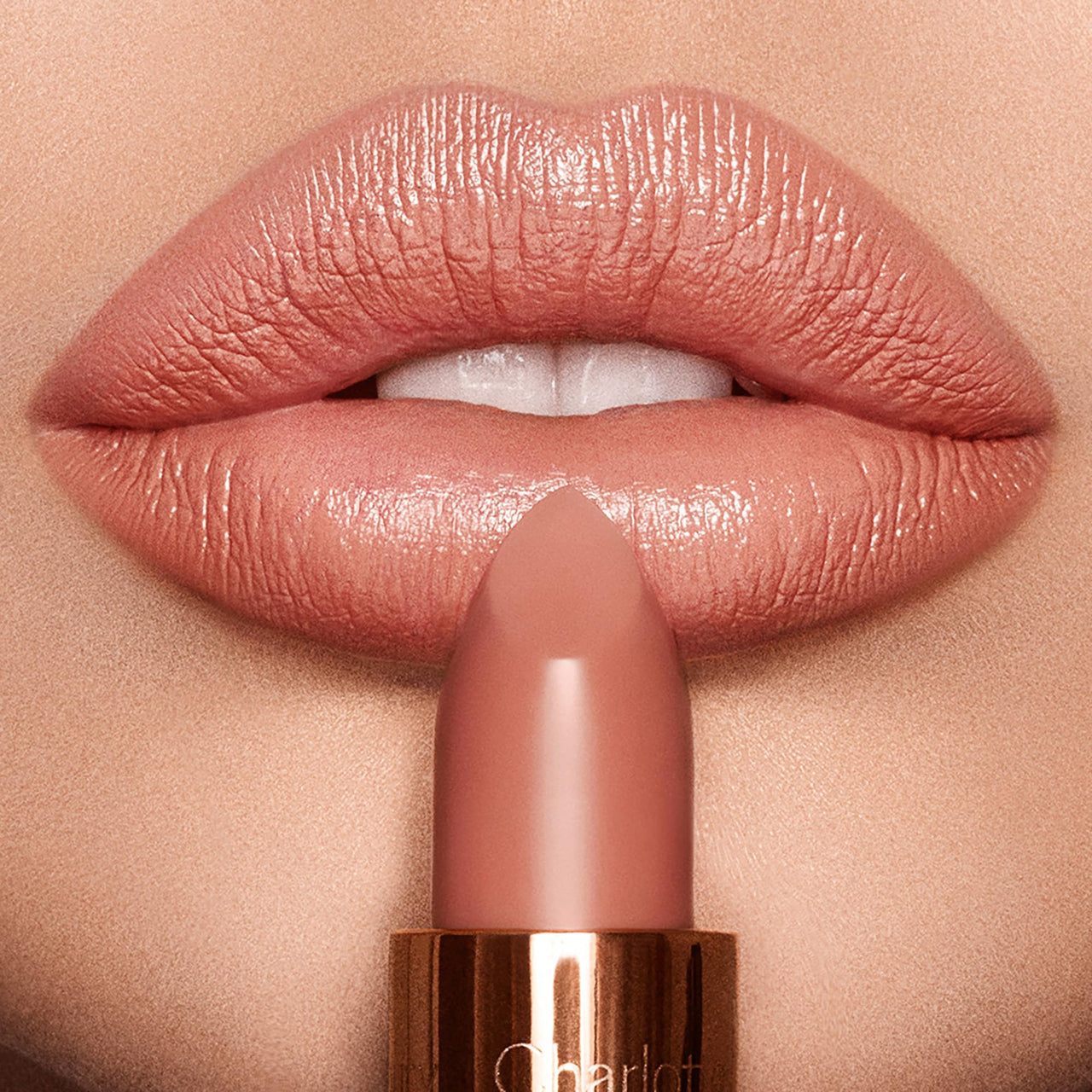 Charlotte Tilbury K.I.S.S.I.N.G Lipstick - Moisturizing & Hydrating Lipstick with Light-Diffusing Pigments for a Luminous Finish & Fuller-Looking Lips - Bitch Perfect