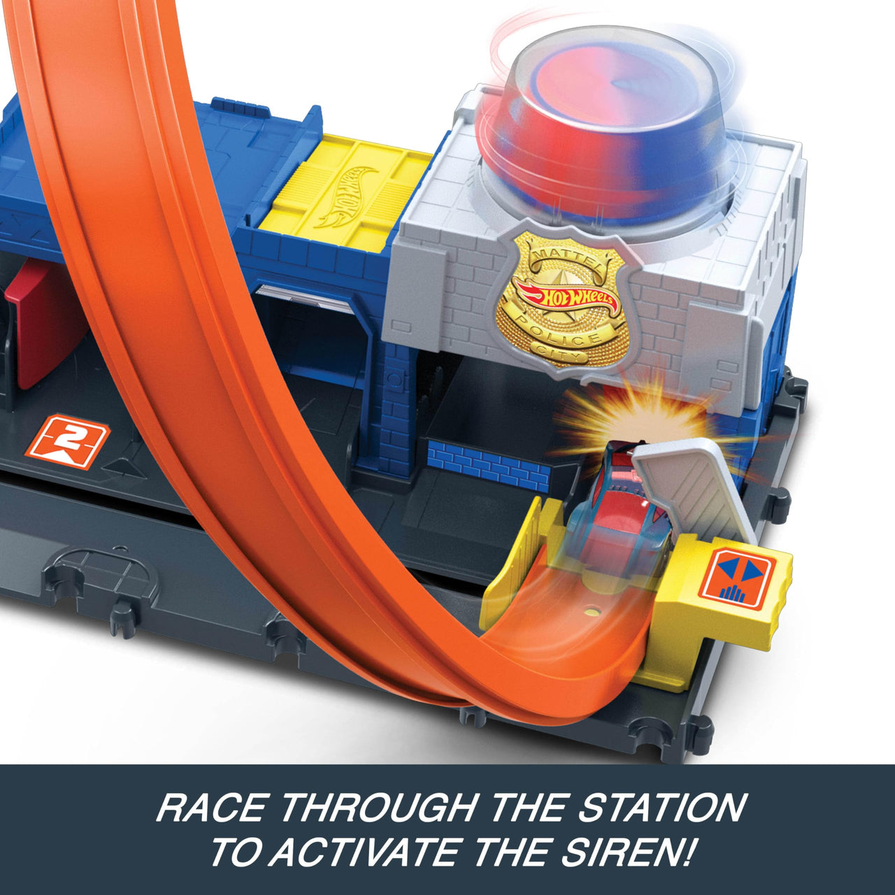Hot Wheels Toy Car Track Set, Super Police Station Playset with 1:64 Scale Die-Cast Vehicle, Adjustable Loop for Multiple Ways to Race & Stunt
