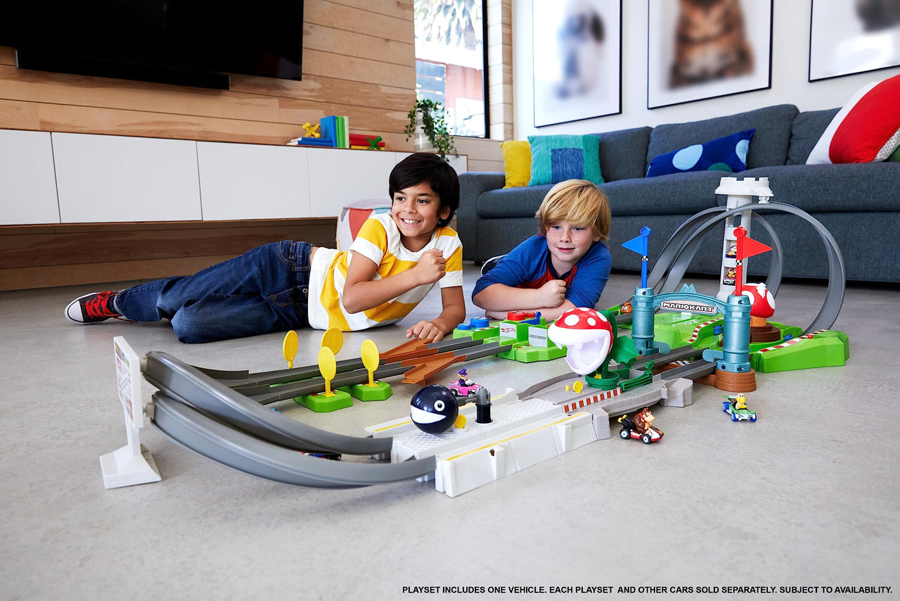 Hot Wheels Mario Kart Circuit Track & 2 Karts