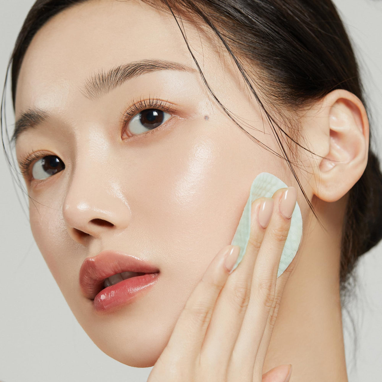 Medicube Super Cica Facial Toner Pads (70 Pads) - 88% Centella Asiatica to Soothe Sensitive Skin - Infused with Heartleaf for Deep Hydration and Improvement of Damaged Skin - 100% Vegan Ceritifed