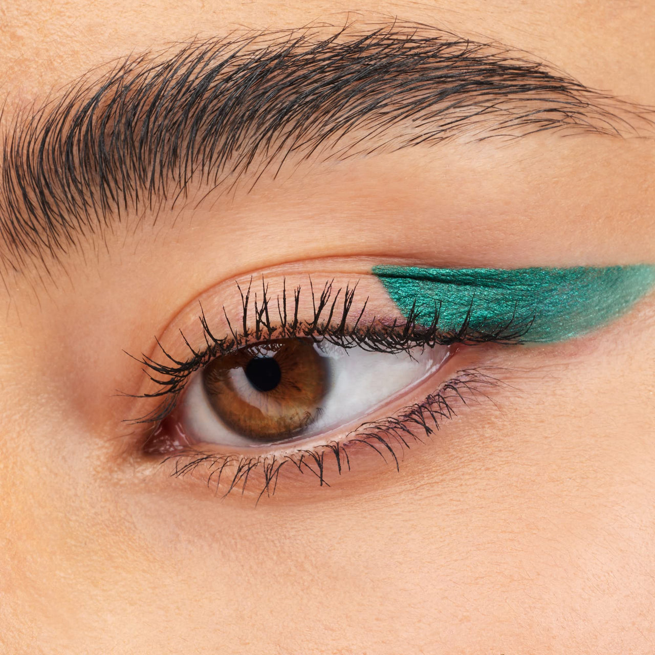 essence | Stay & Play Gel Eyeliner | Super Soft Gel-like Texture | Waterproof & Longlasting | Vegan & Cruelty Free (07 Emerald Dragon)