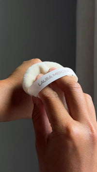 Thumbnail for Image 7 of Laura Mercier Translucent Loose Talc-Free Setting Powder Ultra-Blur