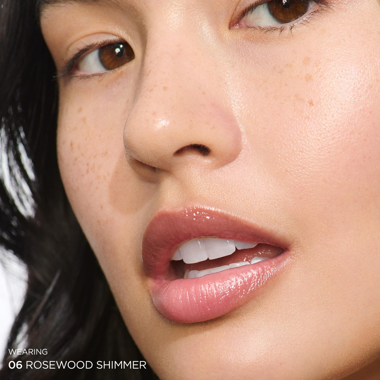 Clarins Natural Lip Perfector | Award-Winning | Sheer Finish Lip Gloss | Instant 3D Shine | Nourishing, Hydrating, Softening and Lip Plumping | Contains Natural Plant Extracts With Skincare Benefits